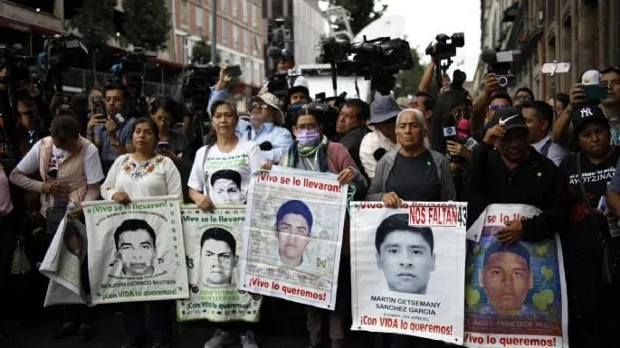 Sin novedades, la reunión de AMLO y padres de los 43: “vamos como los cangrejos”, se quejan