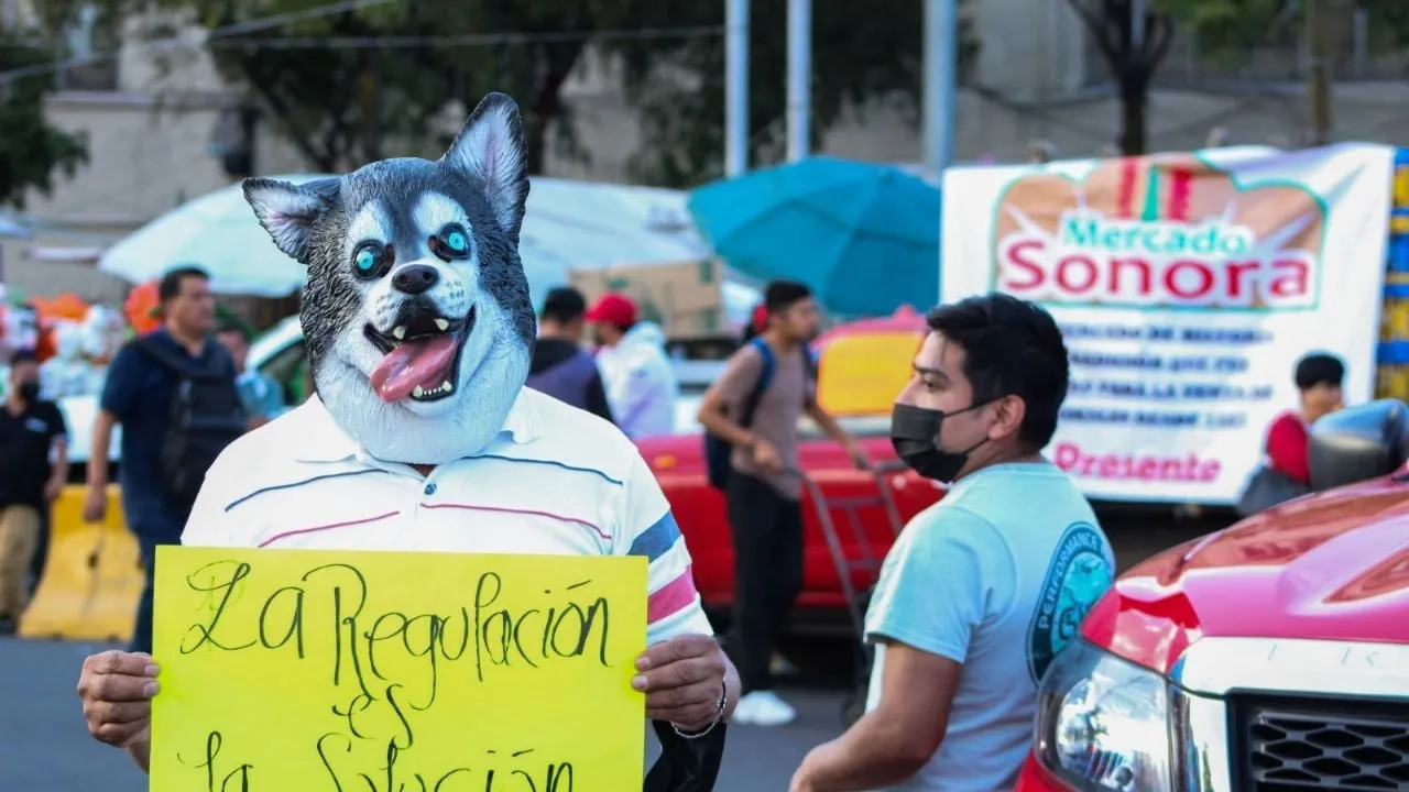 Protestan por prohibición de venta de animales en el Mercado de Sonora