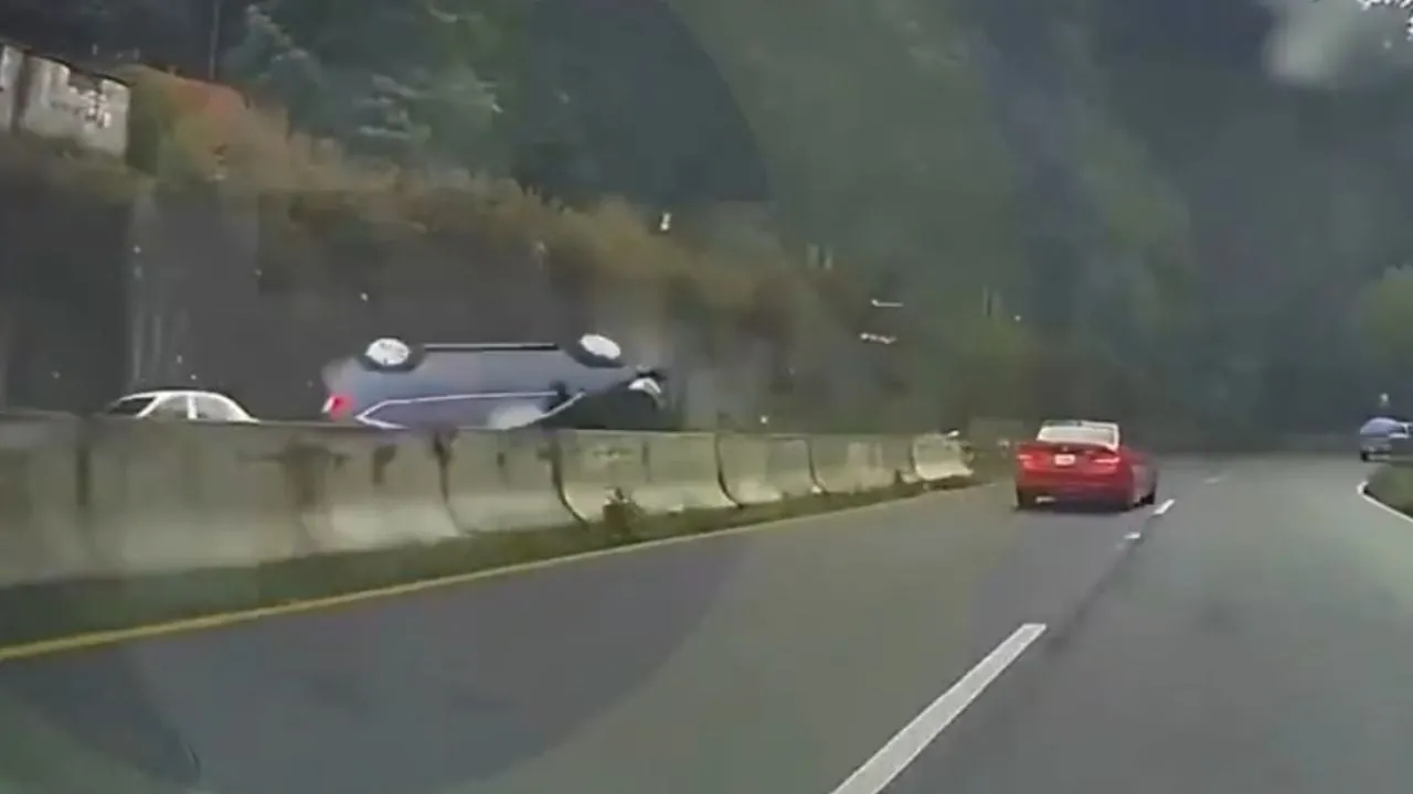 Captan fuerte volcadura en la carretera federal México-Toluca (Video)