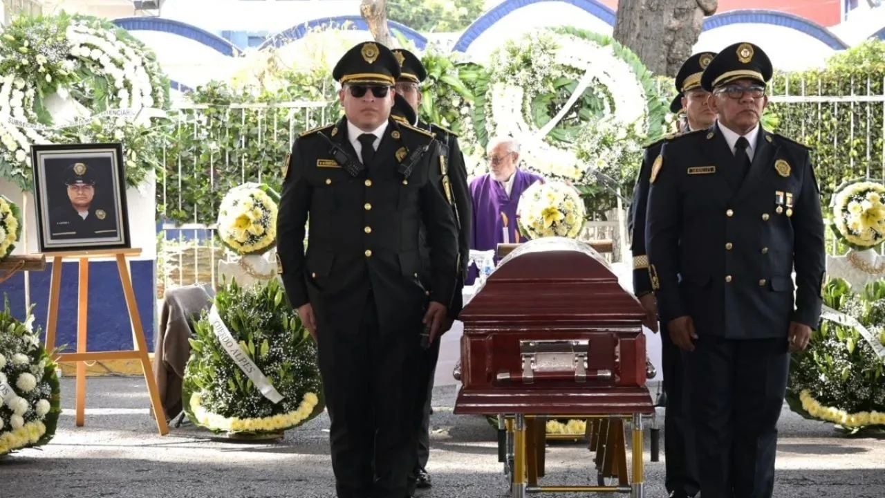 Despiden con ceremonia al policía de la CDMX asesinado durante un robo de casa