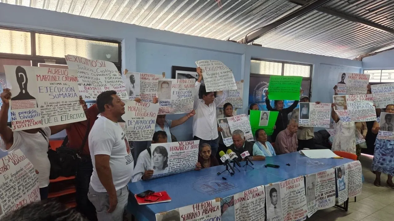 Familiares de víctimas de la Guerra Sucia piden una audiencia con Sheinbaum