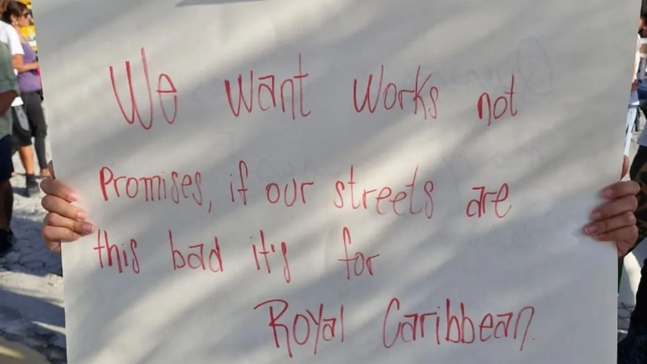 Greenpeace pide a Semarnat no dar autorización para parque acuático de Royal Caribbean en Mahahual