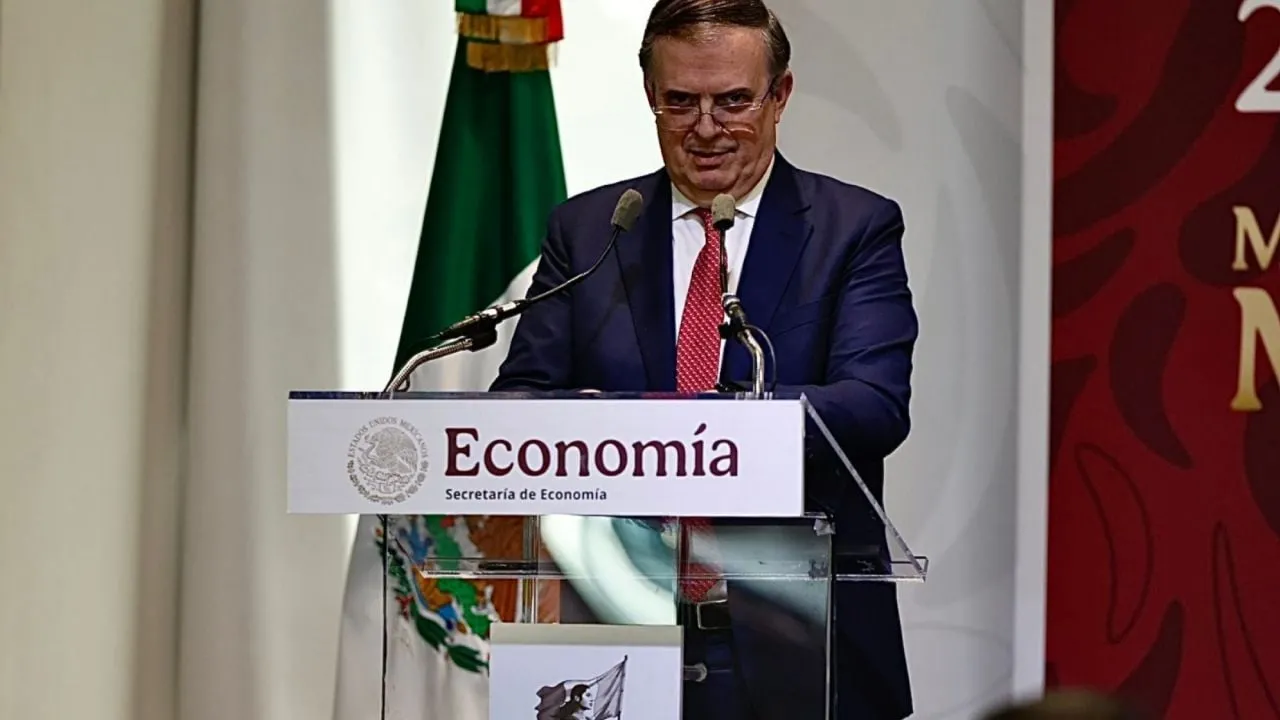 México analiza medidas ante subida del precio del petróleo por guerra en Medio Oriente