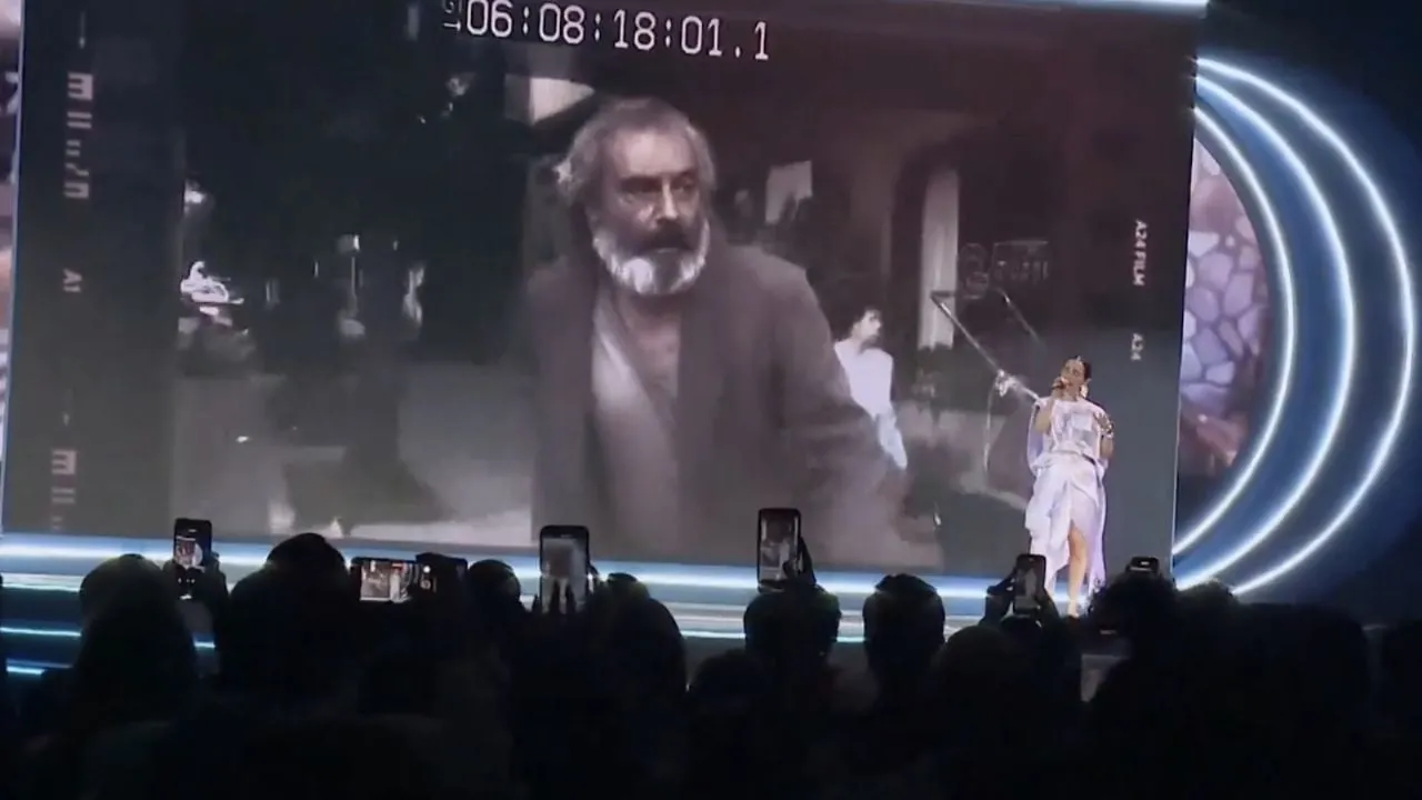 Conmemoran 25 años de “Amores Perros” en la entrega del Ariel; la cinta regresa a los cines (Video)