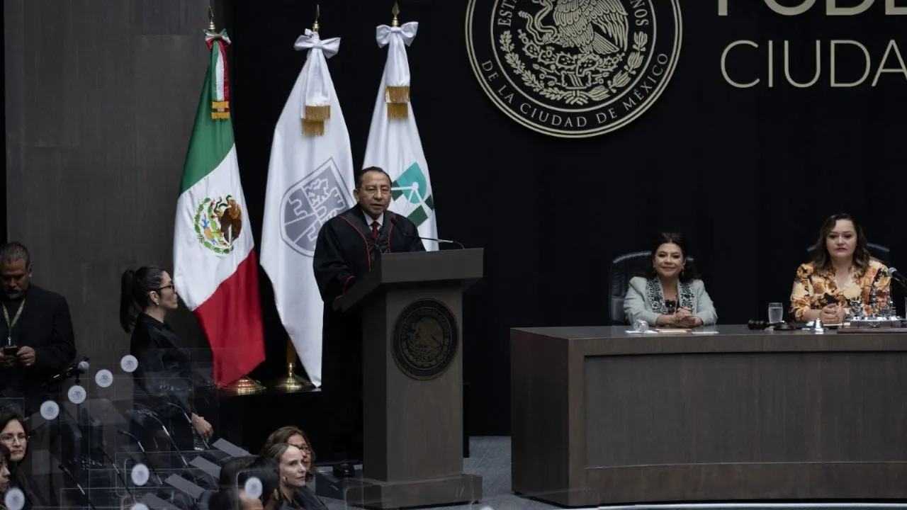 Reciben togas los jueces y magistrados locales de CDMX electos por voto popular