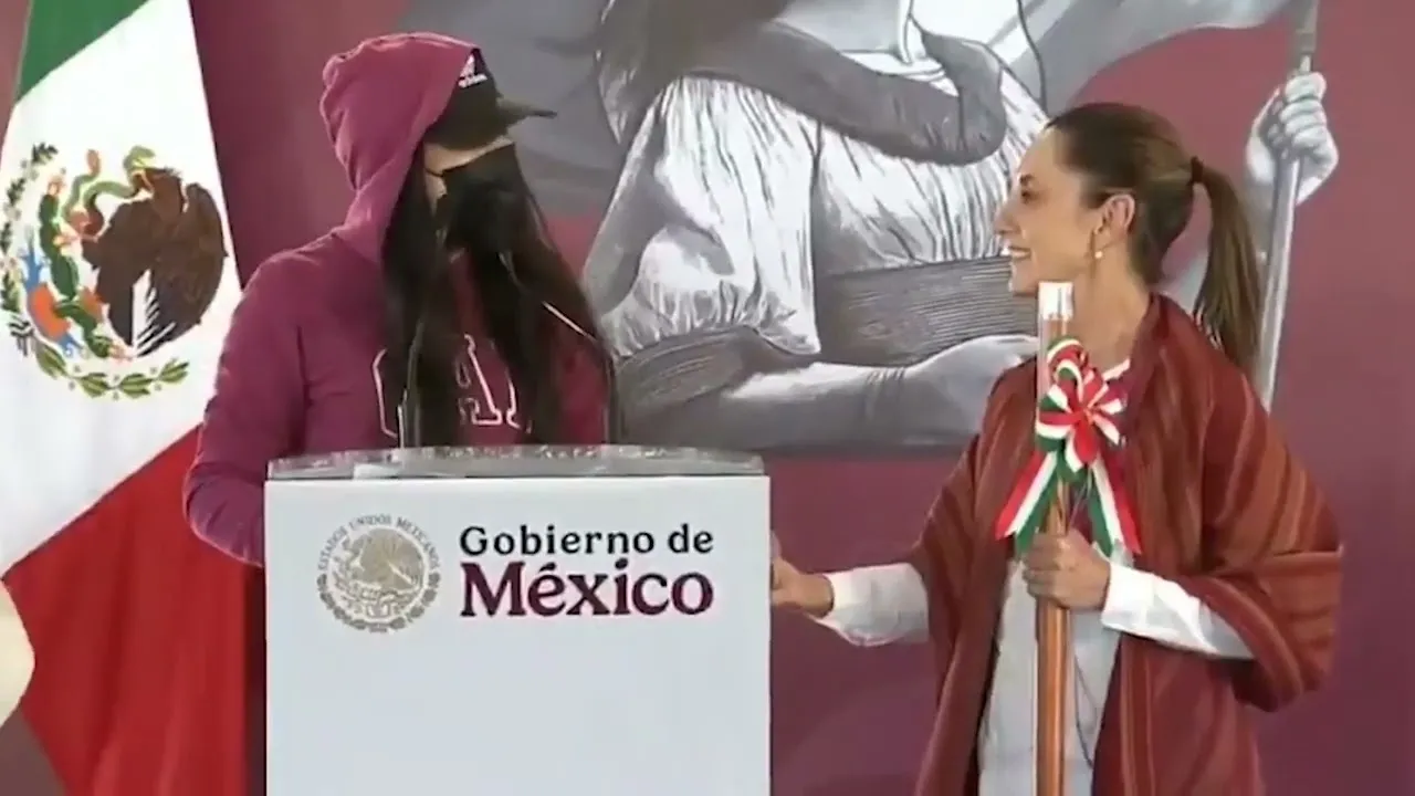 María Elena Ríos irrumpe evento de Sheinbaum; acusa a Salomón Jara de tener nexos con su agresor