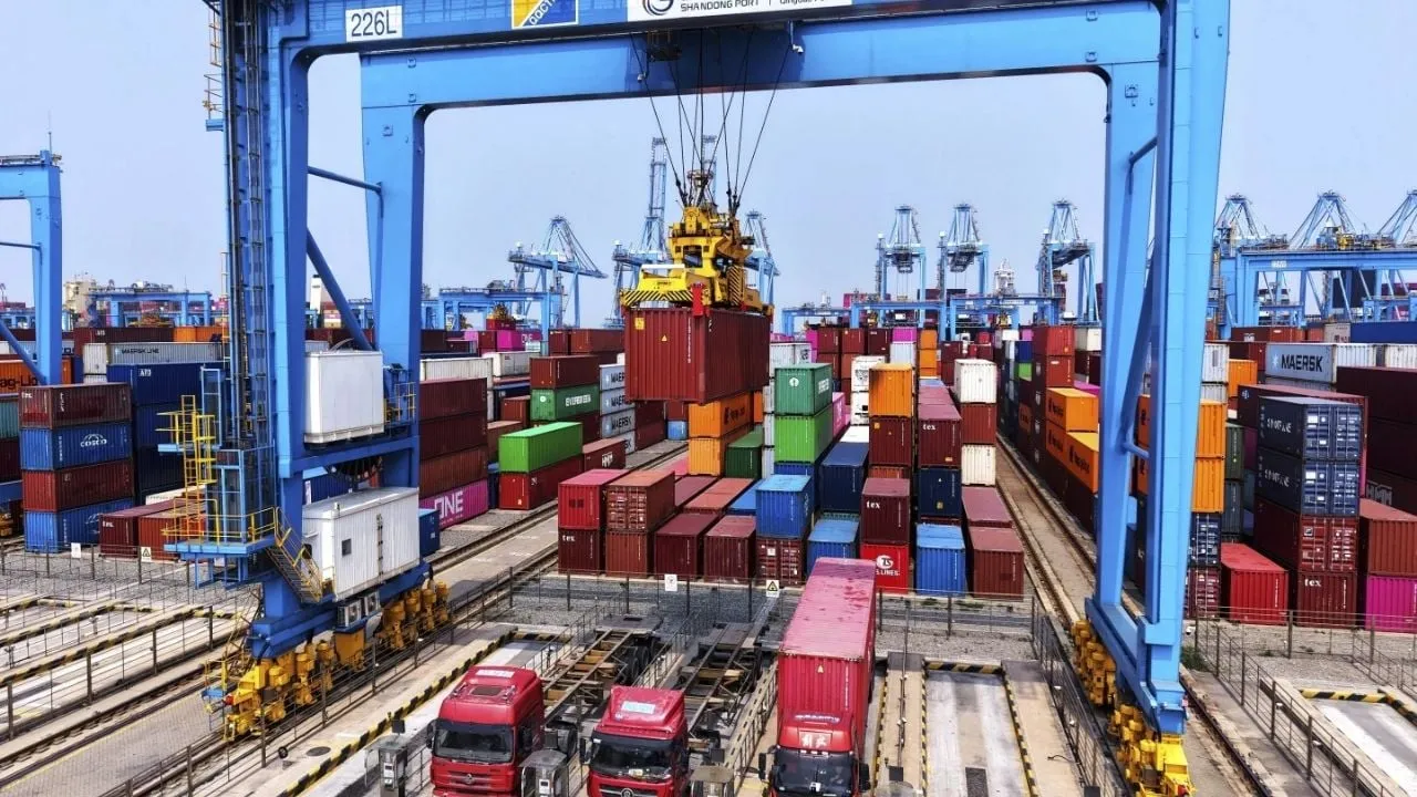 Economía china se desacelera por guerra comercial: afecta ventas minoristas, vivienda e inversión