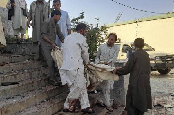 Explosión en Afganistán deja al menos 100 muertos y heridos