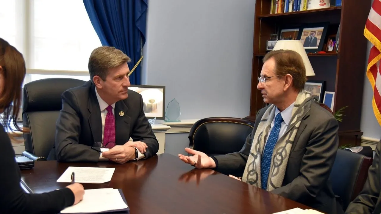 Demócratas presentan iniciativa para impedir “guerra” de Trump contra cárteles en México