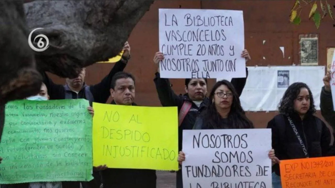 Trabajadores de la Biblioteca Vasconcelos protestan para denunciar despidos injustificados