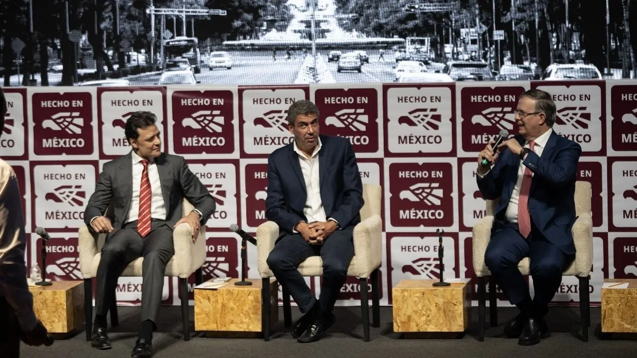 Sin mencionar la salida de Iberdrola, el gobierno de Sheinbaum celebra la llegada de Cox a México