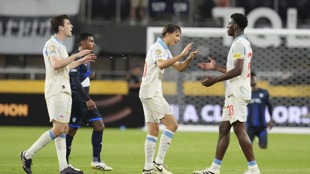 Salzburgo supera 2-1 a Pachuca en partido largamente interrumpido por tormenta en Mundial de Clubes