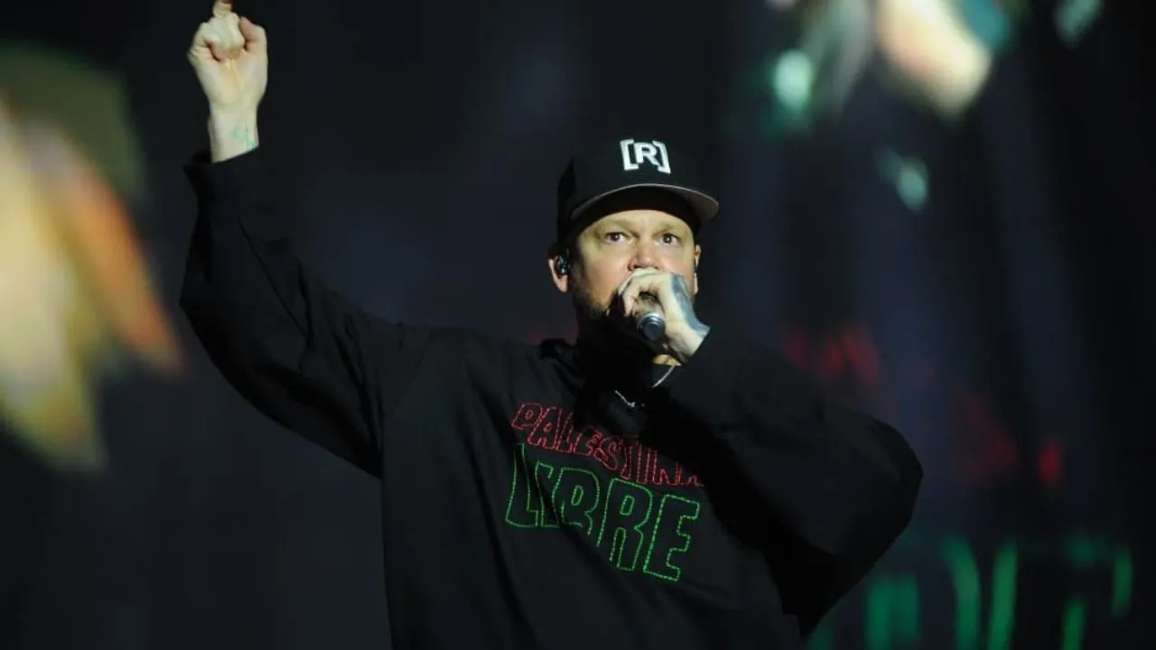 Gobiernos solo reaccionan bajo presión: Residente protesta por Palestina en concierto del Zócalo
