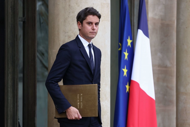 GABRIEL ATTAL: EL PRIMER MINISTRO MÁS JOVEN Y DECLARADO ABIERTAMENTE GAY DE FRANCIA