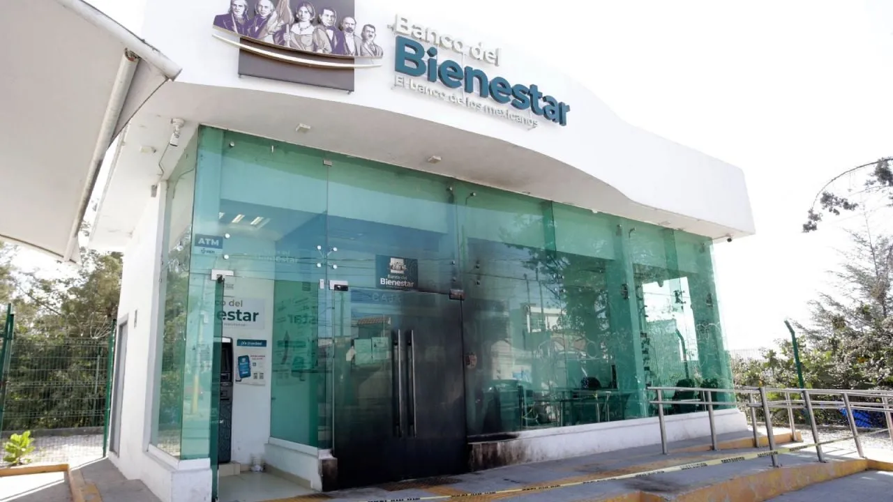 Puebla: reportan bloqueos, incendios en tiendas Oxxo y Banco Bienestar