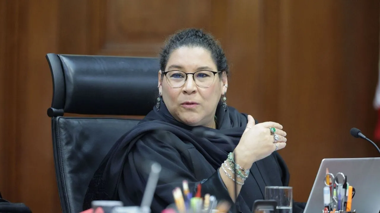 “Ministra del pueblo”: tribunal abre la puerta a que Lenia Batres registre su apodo como marca