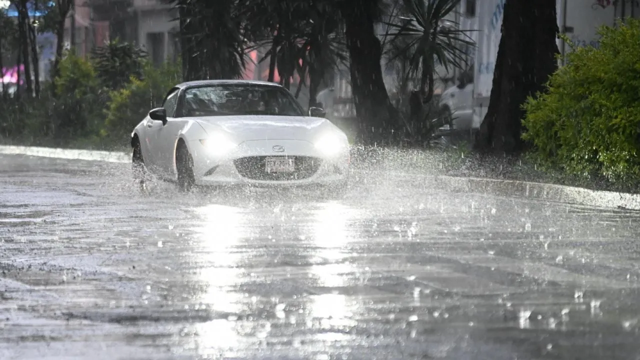 Chubascos y lluvias puntuales muy fuertes persistirán este jueves en 26 estados
