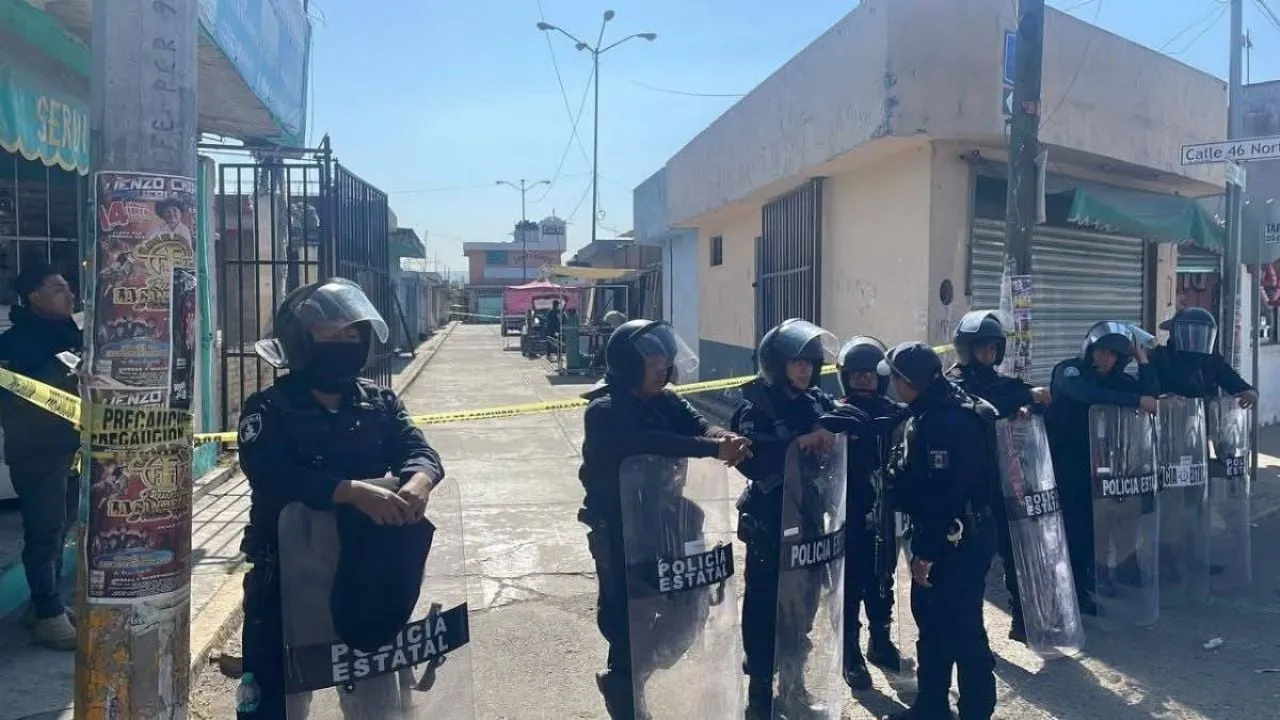 Hallan restos humanos en fosa clandestina al interior del Mercado Morelos de Puebla