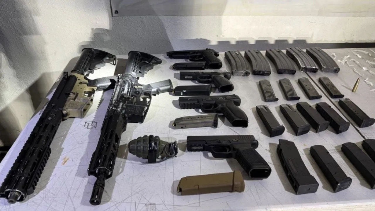 Aseguran armas, drogas y cientos de miles de pesos en penal de Culiacán
