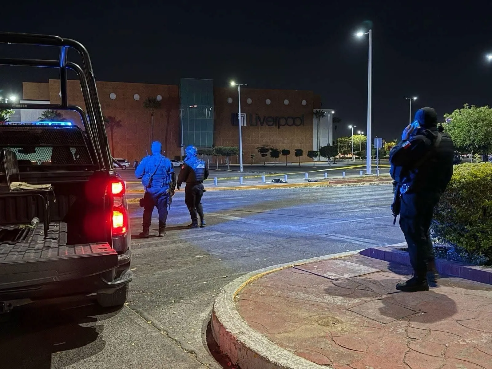 Dejan cabeza humana en plaza comercial de Culiacán