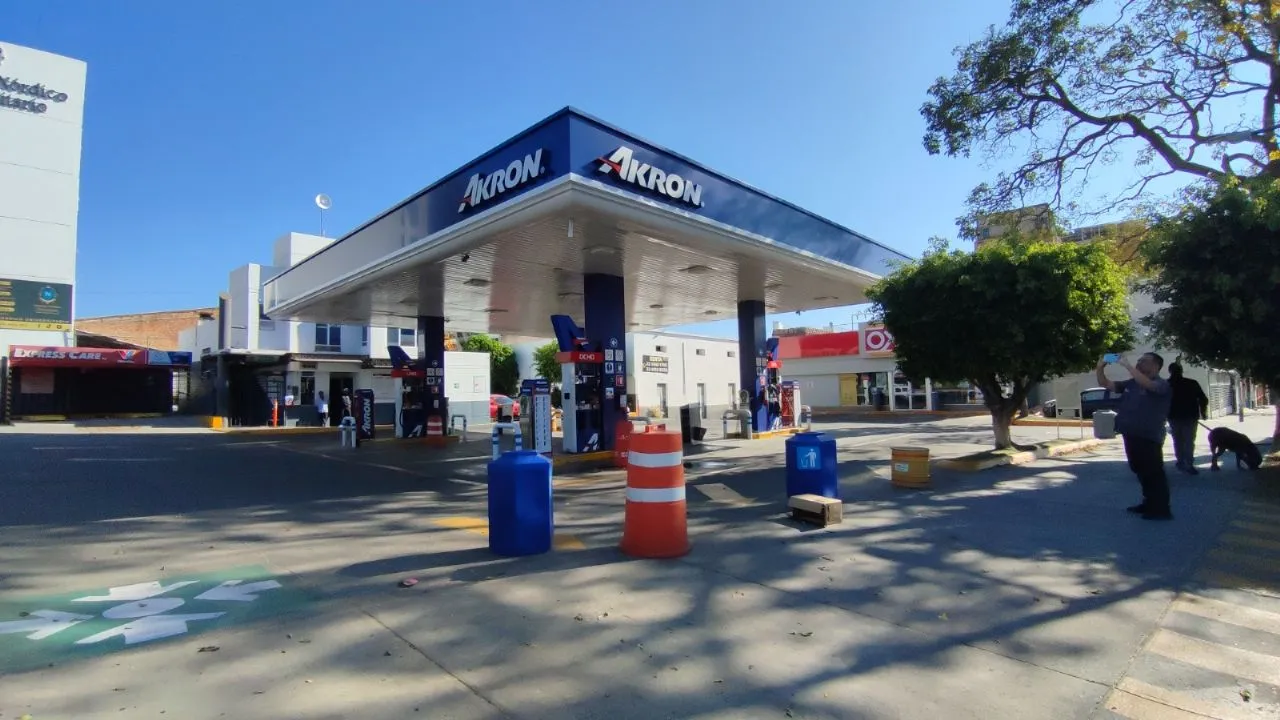 Guadalajara, semiparalizada tras narcobloqueos: en Jalisco 58 muertos, fuga en penal y Código Rojo