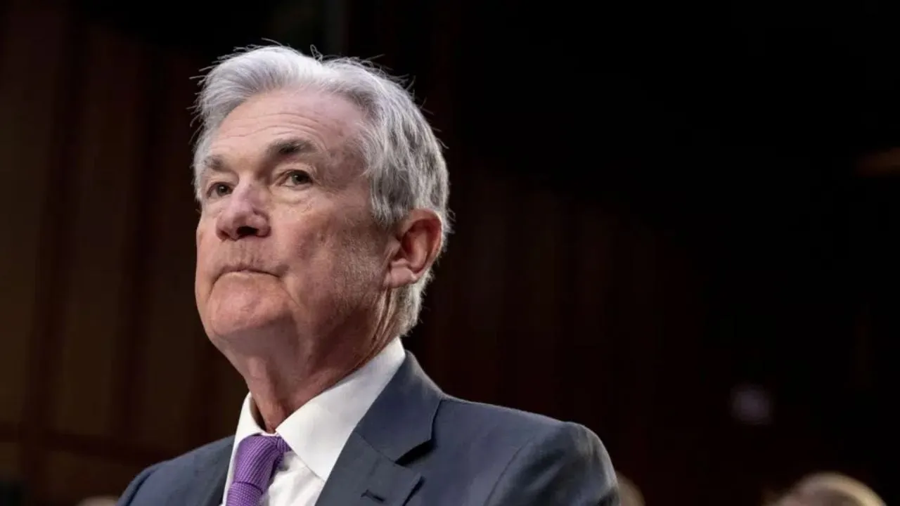 Peso gana terreno ante próxima salida de Powell de la Reserva Federal