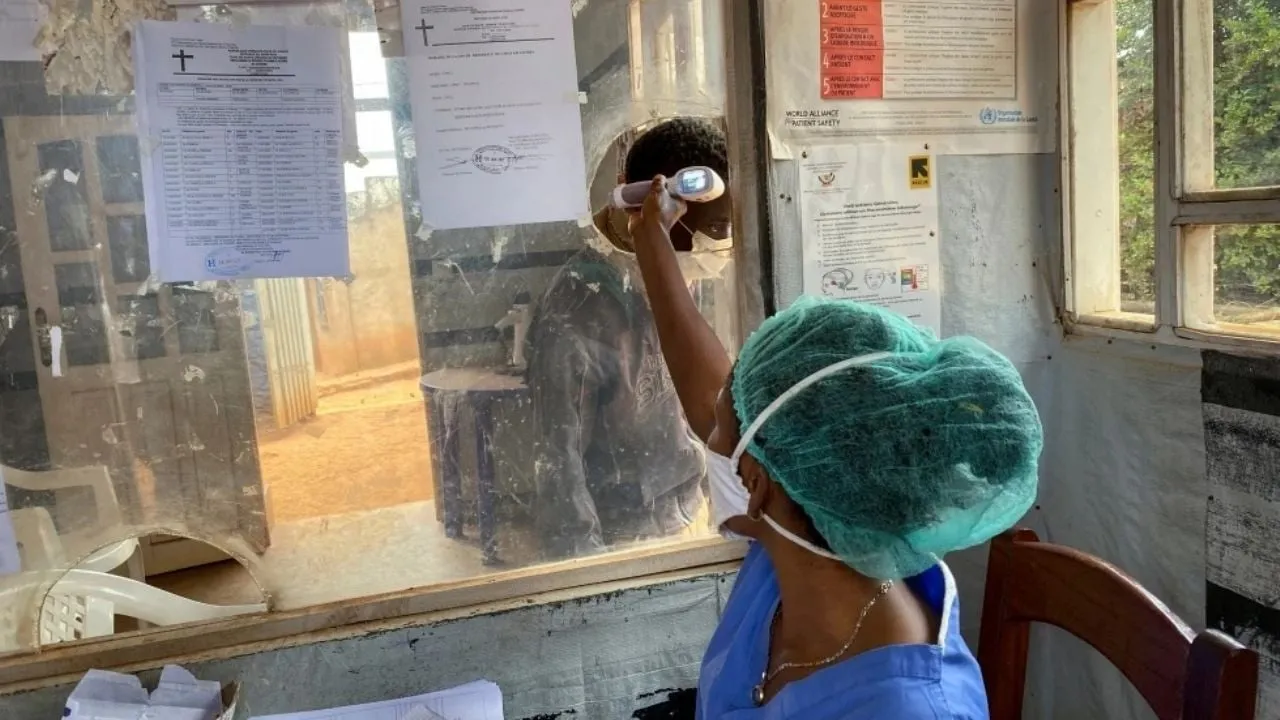 Secretaría de Salud emite aviso preventivo a quienes viajen al Congo y a Uganda por brote de ébola