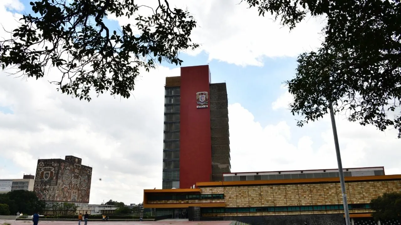 UNAM debe devolver dinero que alumno pagó por curso de inglés para titularse, resuelve la SCJN