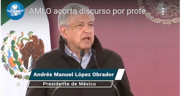 AMLO no puede dar su discurso completo en Nuevo Laredo. 