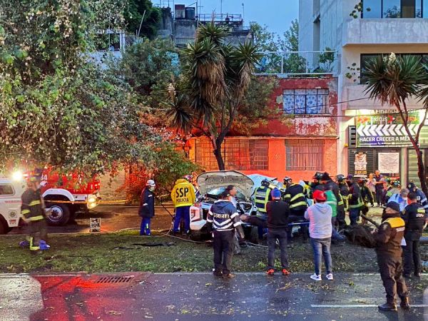 Deja 3 muertos accidente sobre viaducto