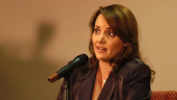 Sputnik V es la vacuna barata, dice la senadora Lilly Téllez 