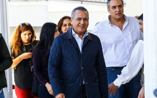 Juez frena captura de ex líder nacional del PRI