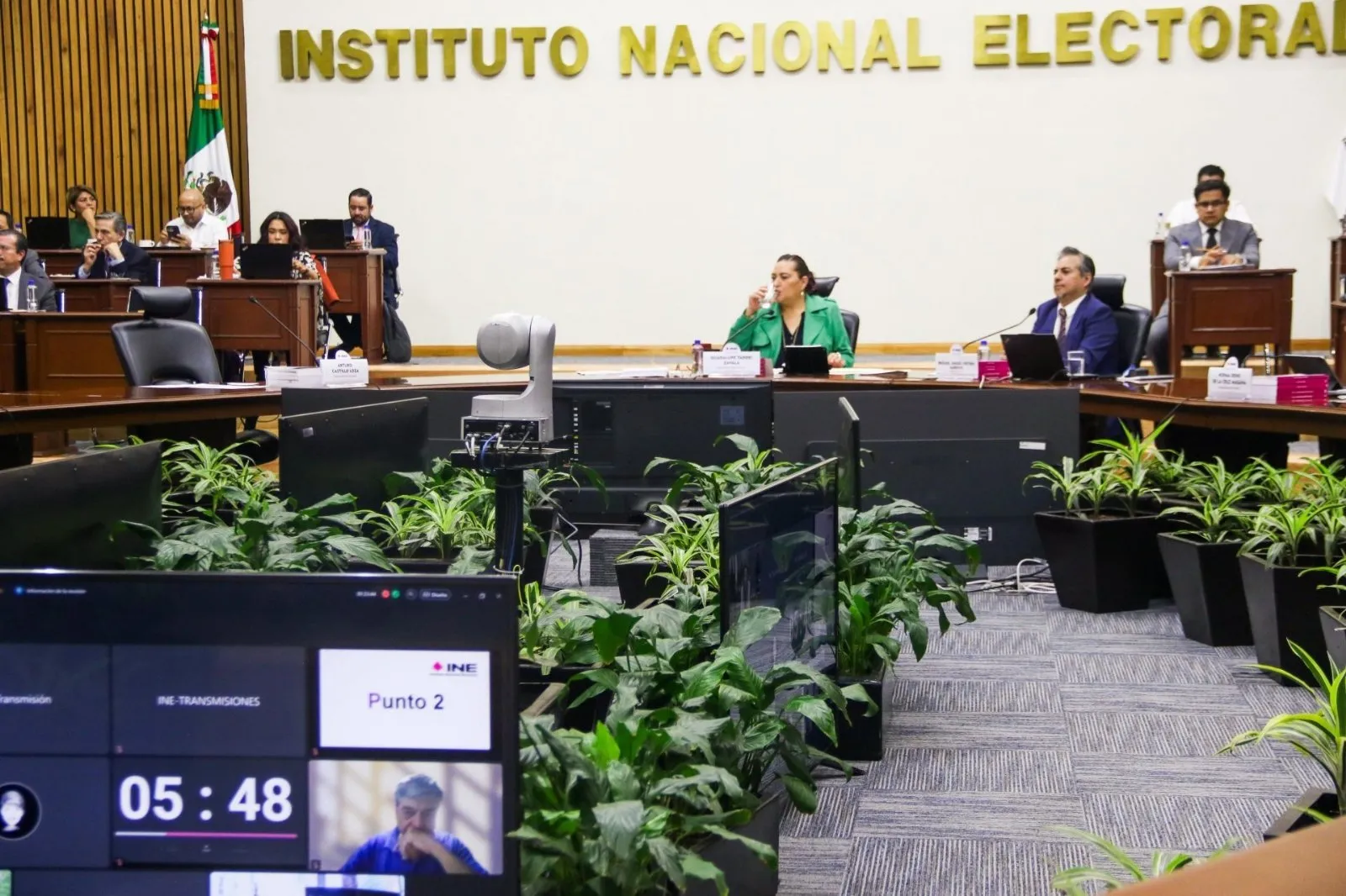 INE termina de corregir errores en lista del Senado para la elección judicial