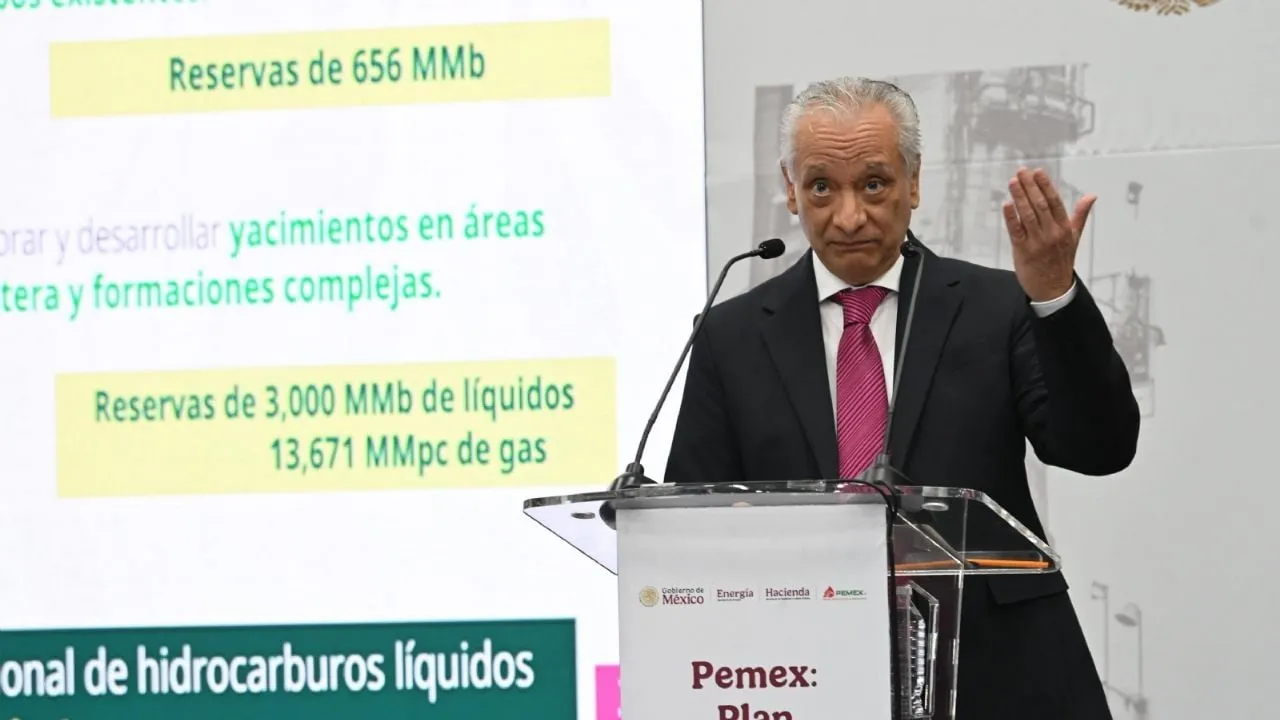 Plan de Sheinbaum para rescatar a Pemex pone en riesgo a Nafin y Bancomext: Moody’s