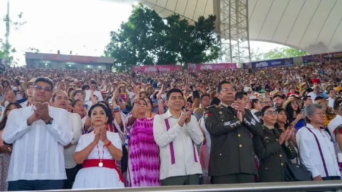 Reprochan a Salomón Jara actitud machista ante protesta simbólica de Ángeles Cruz en la Guelaguetza