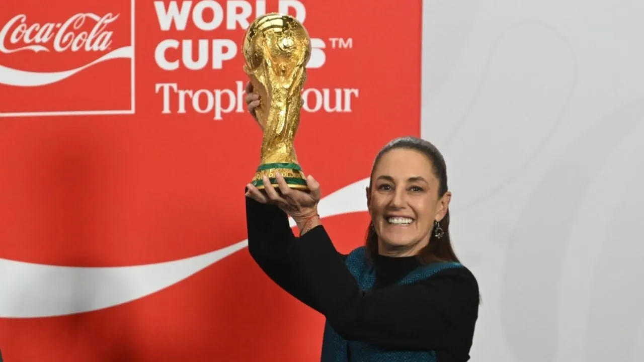 Sheinbaum recibe la Copa FIFA a 100 días del Mundial 2026