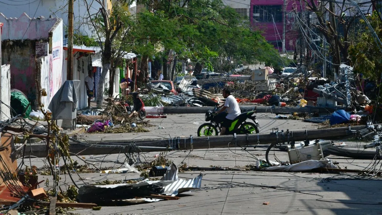 Acapulco: cambio climático, inmobiliarias y pérdida de playas agravan crisis tras huracanes