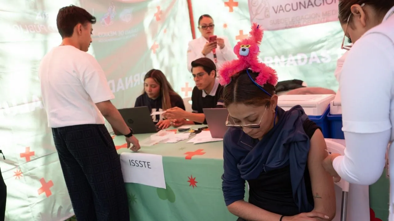 Abrirán nuevos módulos nocturnos de vacunación contra el sarampión en estas alcaldías de la CDMX