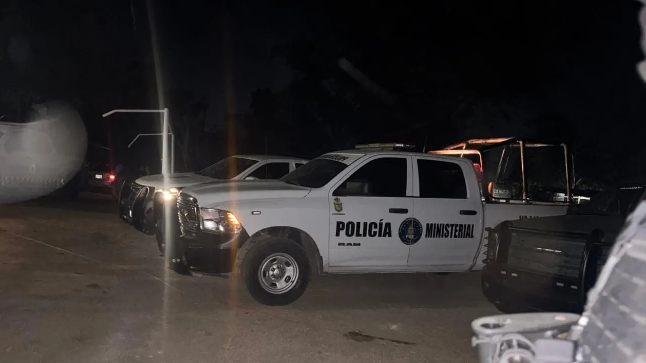 Comando armado roba agencia automotriz en Acapulco; policía recupera cinco vehículos