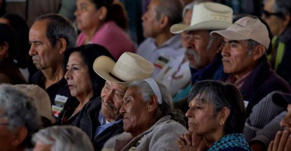 AMLO anuncia que duplicarán pensiones a +65 años.