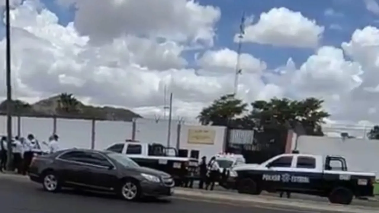 Un centenar de jóvenes reclusos se amotina en Sonora; un comandante resulta herido