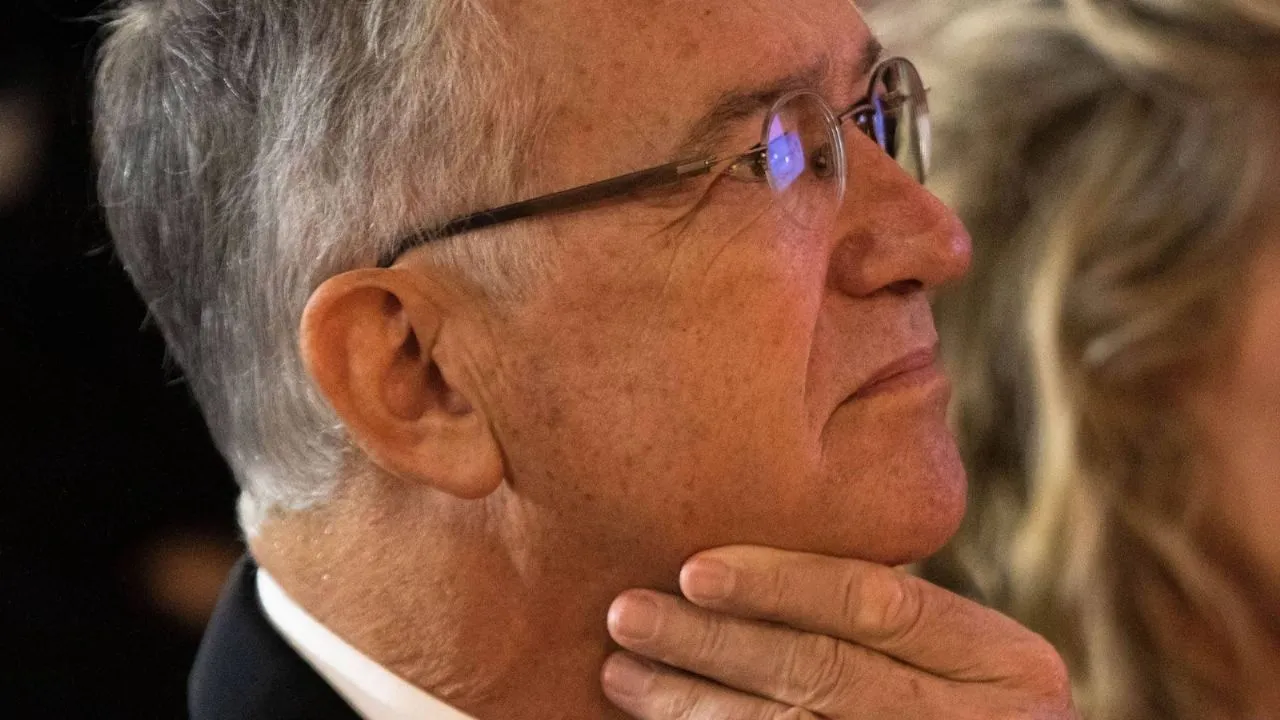 Nuevo revés a Salinas Pliego: juez de EU ordena a TV Azteca desistirse de amparo en México