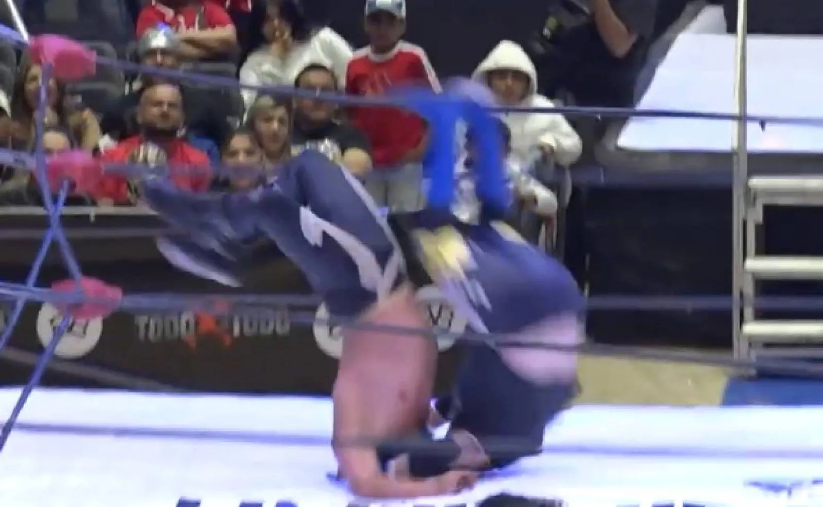 El luchador Misterius desmiente que quedará paralítico tras grave caída durante una pelea (Videos)