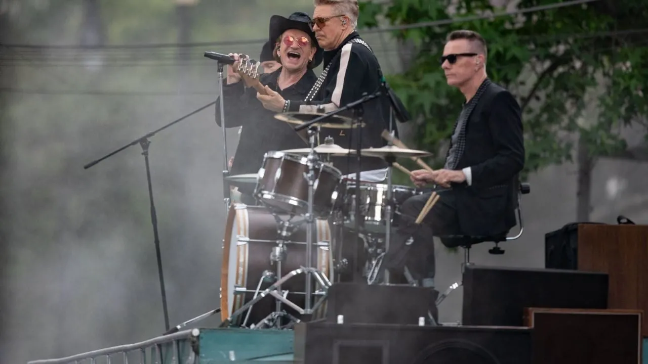 U2 irrumpe en la CDMX y graba su nuevo video musical en el Centro Histórico