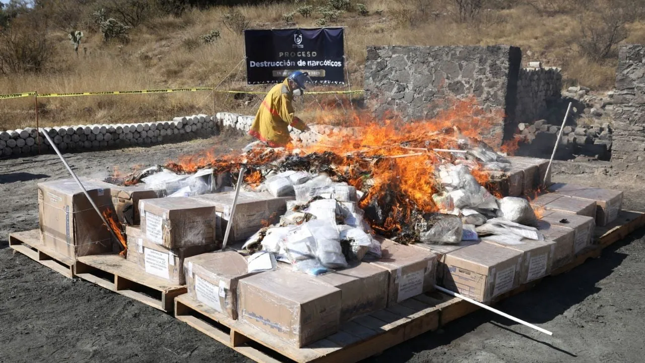 FGJCDMX incinera más de medio millón dosis de narcóticos