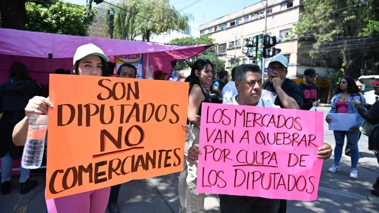 Megabloqueo de comerciantes frena jornadas de abasto popular; las consideran “actos de campaña”