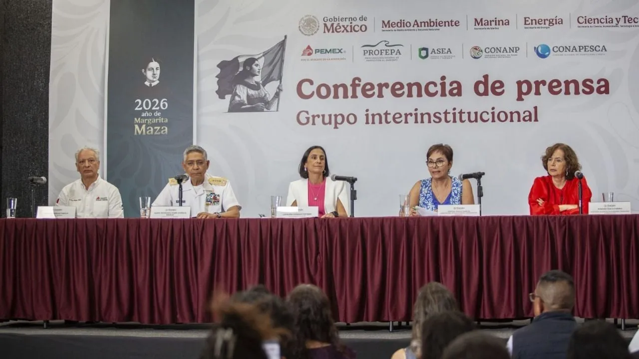 El gobierno admite que el derrame en el Golfo se originó en Pemex; separan a tres funcionarios