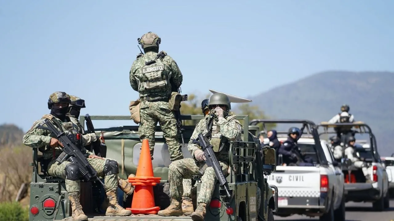Hace agua el Plan Michoacán: retiran base militar y el narco destierra a 668 personas