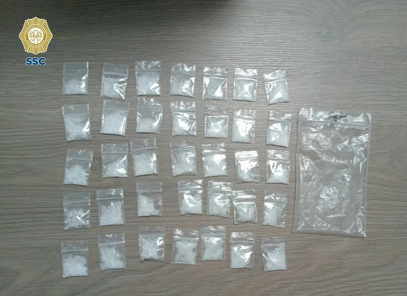 Taxista es detenido en Iztapalapa con 51 dosis de cocaína y mariguana