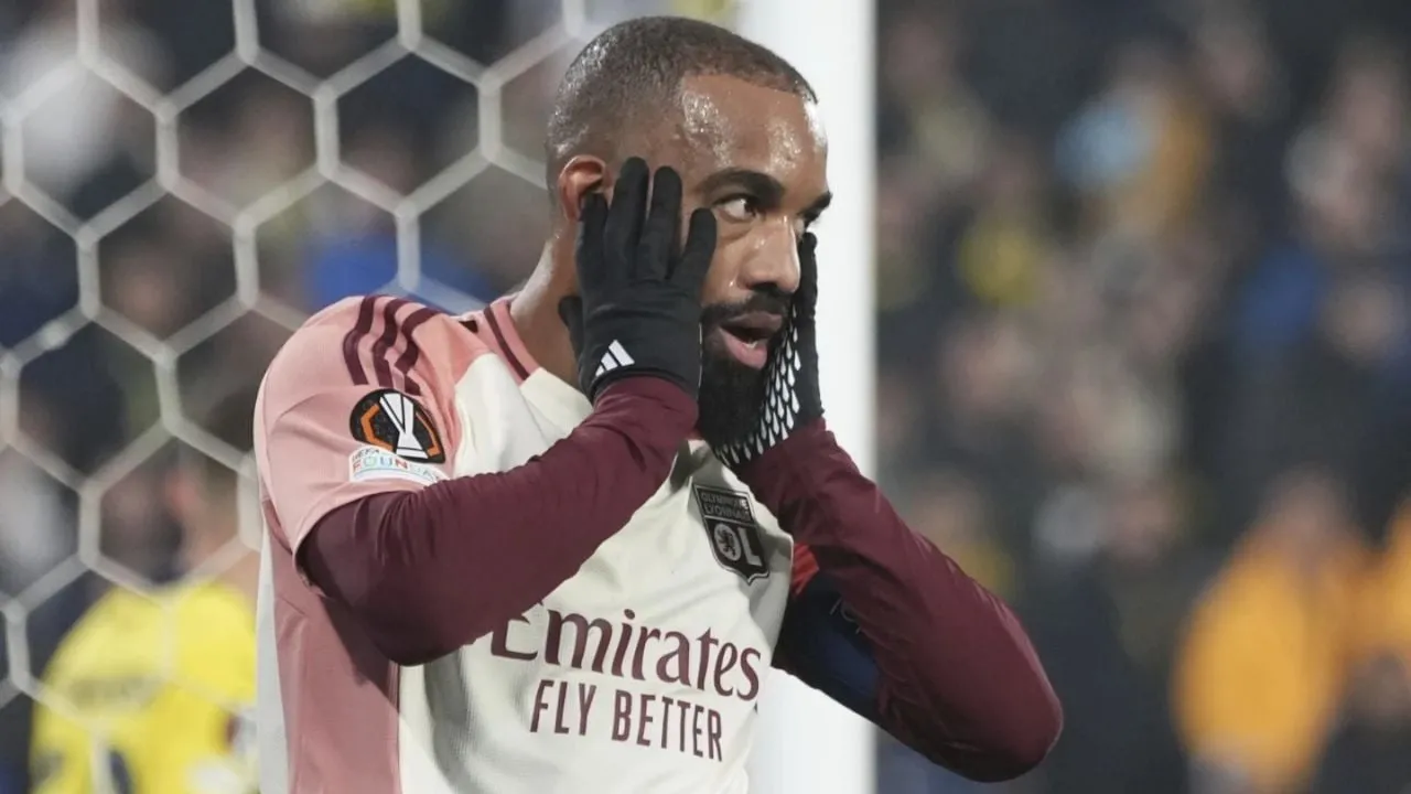 El Lyon desciende a la segunda división del futbol francés en medio de problemas financieros
